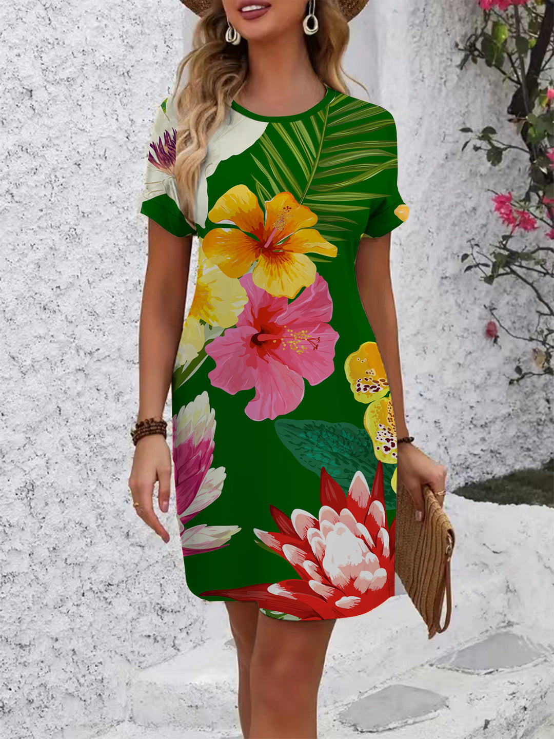 Dame afslappet T-shirt kjole med farverigt blomsterprint og behagelig pasform Skovae