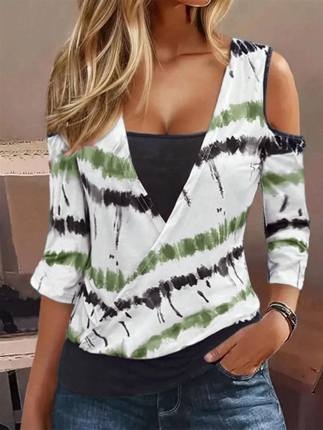 Dame Off-Shoulder Overdel med V-design og trendy stribemønster Stilla