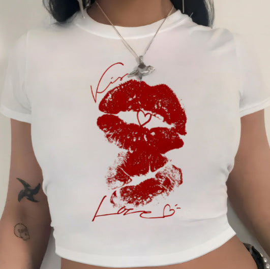 Dame Crop-T-Shirt med animalistisk læbe motiv og iøjnefaldende skrift Skovae