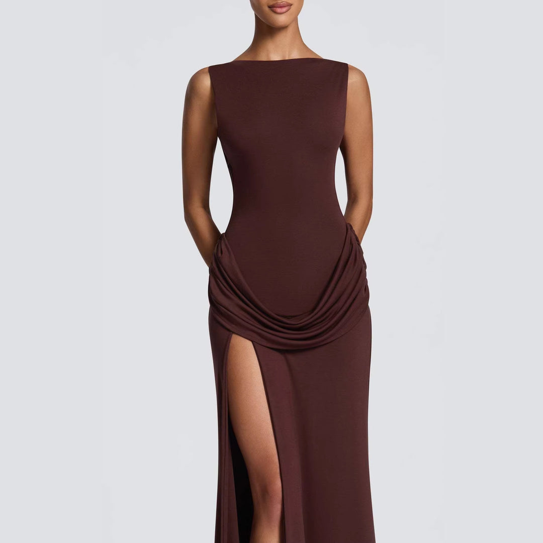 Dame elegante maxikjole med raffineret drapering og høj slids