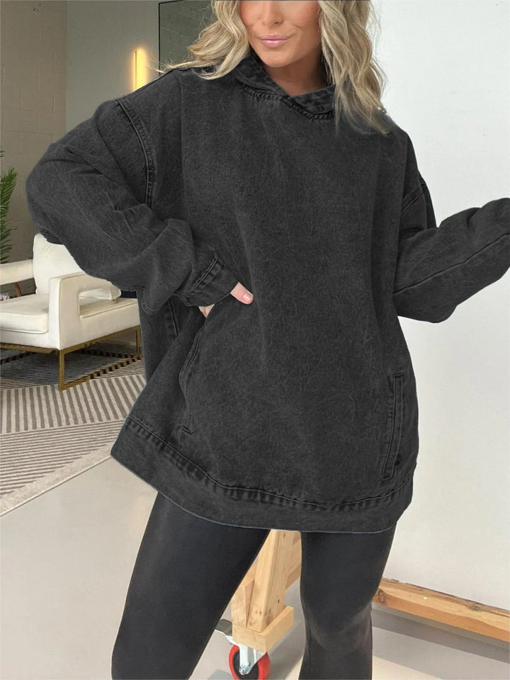 Dame Oversized Hoodie i denim med praktisk kængurulomme Stilla