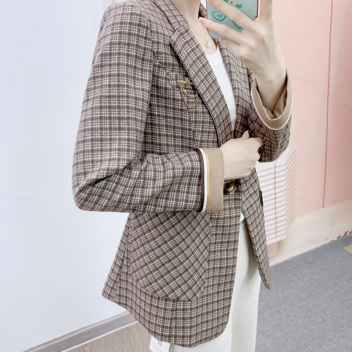 Dame Elegant ternet blazer med ikoniske knapdetaljer og praktiske lommer Stilla