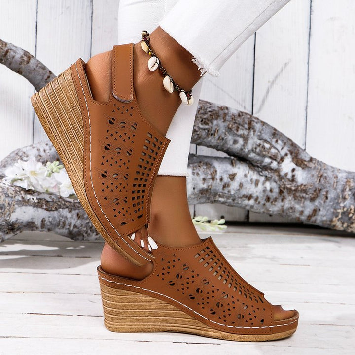 Dame Wedge-sandaler med perforeret overdel og skridsikker sål Stilla