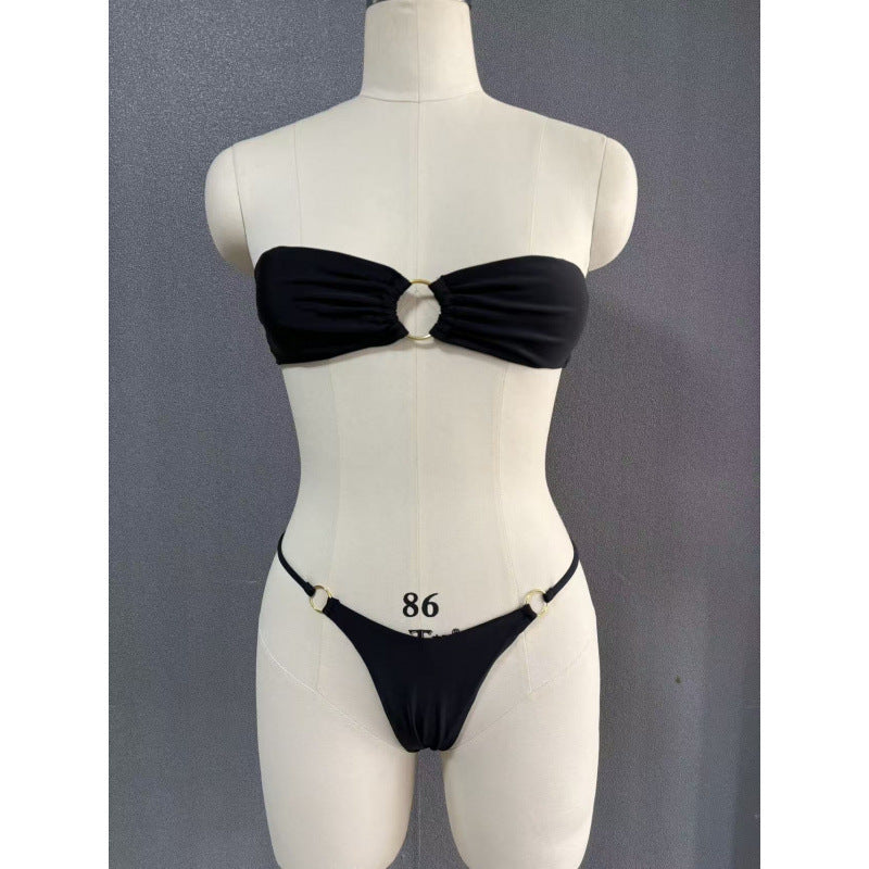Dame bandeau-bikini med elegant ringdetalje og justerbare stropper Skovae