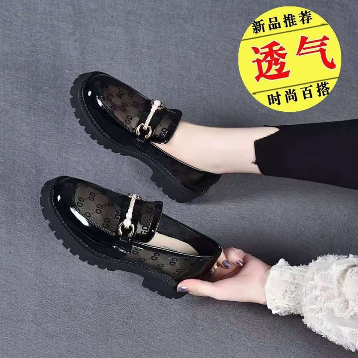Dame modische lak-sandaletter med transparent overdel og elegant smykke detalje Stilla