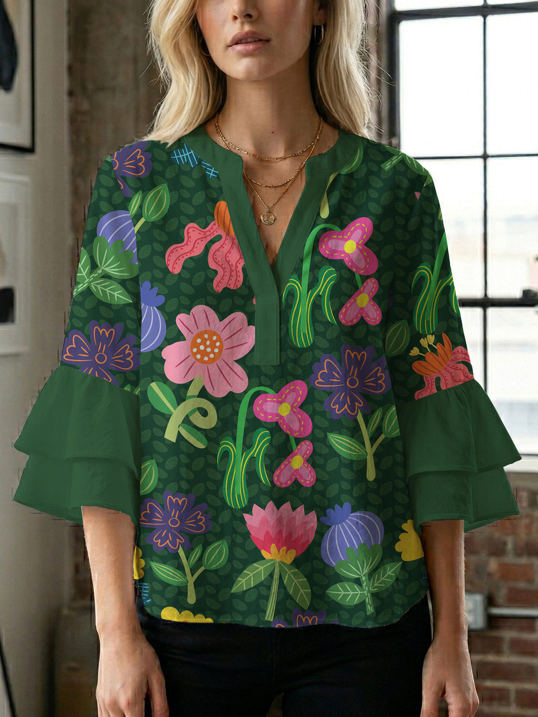 Dame skjorte med voluminøse ærmer og blomsterdesign Skovae