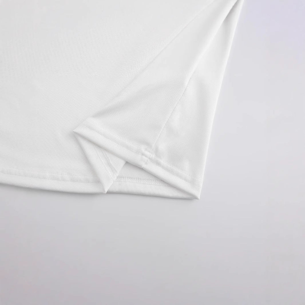 Dame Crop-T-Shirt med legende jordbærmotiv og elegant halsafslutning Skovae