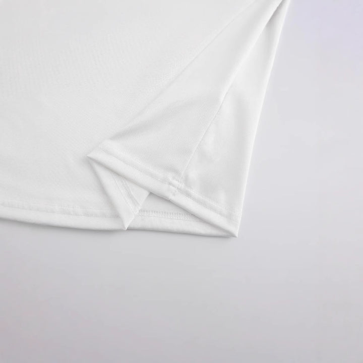 Dame Crop-T-Shirt med legende jordbærmotiv og elegant halsafslutning Skovae