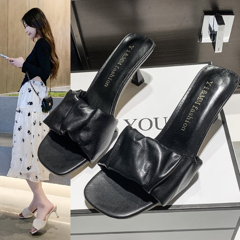 Dame slide-sandaler med en elegant rynkeudsmykning og komfortabel fodseng Stilla