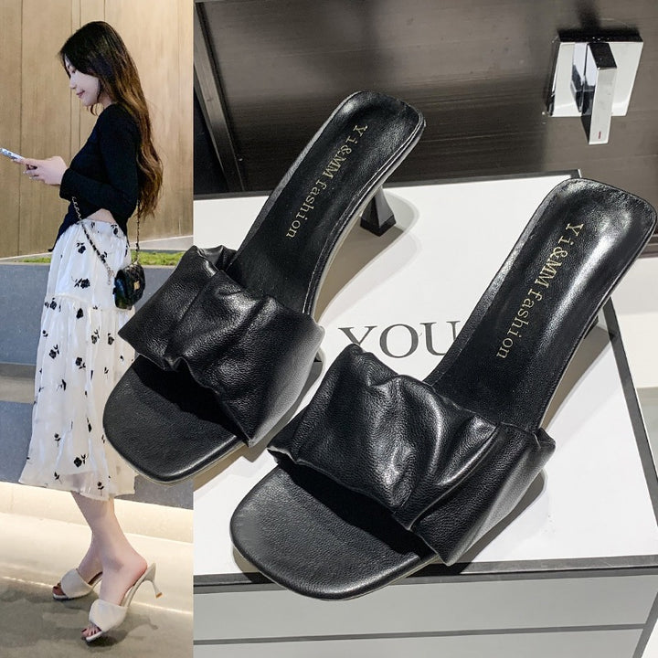 Dame slide-sandaler med en elegant rynkeudsmykning og komfortabel fodseng Stilla