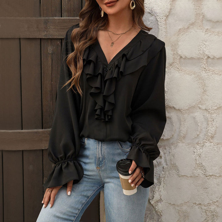 Kvinders bluse med elegante flæsedetaljer og chic V-hals Stilla