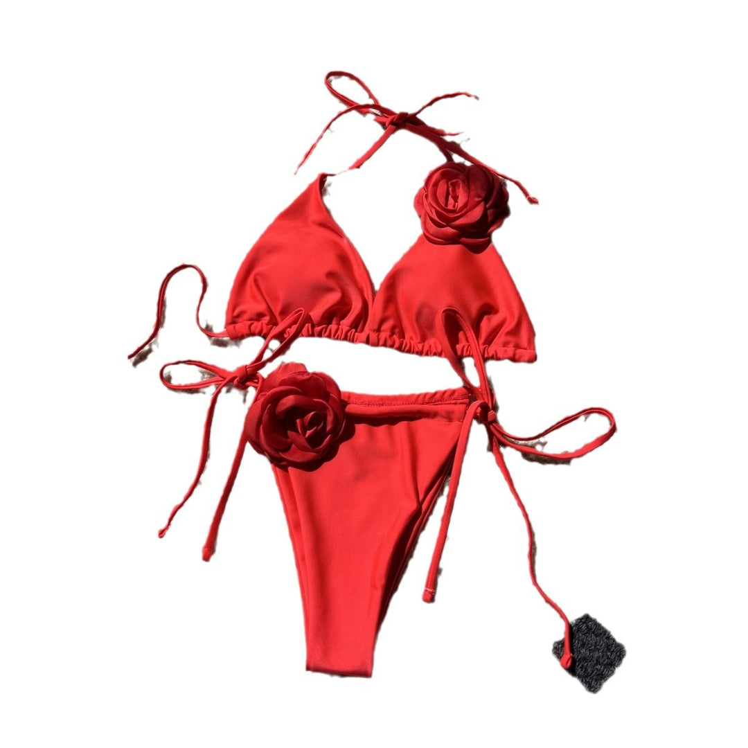 Damebikini med romantiske blomsterapplikationer Stilla