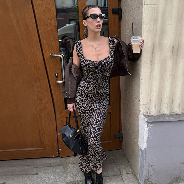 Kvinders maxikjole med leopardprint og forførende udskæring Stilla