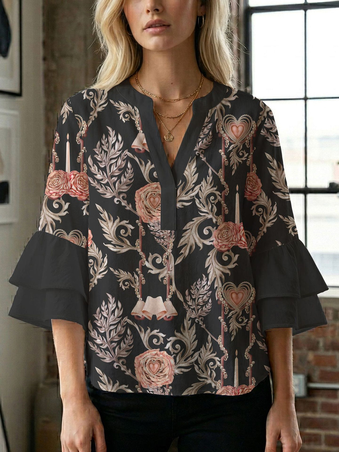 Damebluse med smukt blomstermotiv Skovae