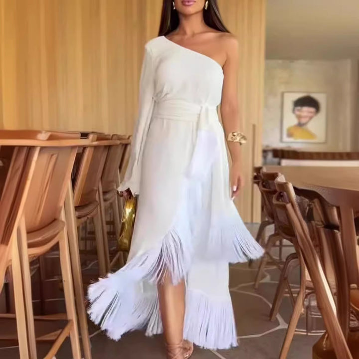 Dames Elegant Maxi Kjole med Asymmetrisk Design og Frynsede Detaljer