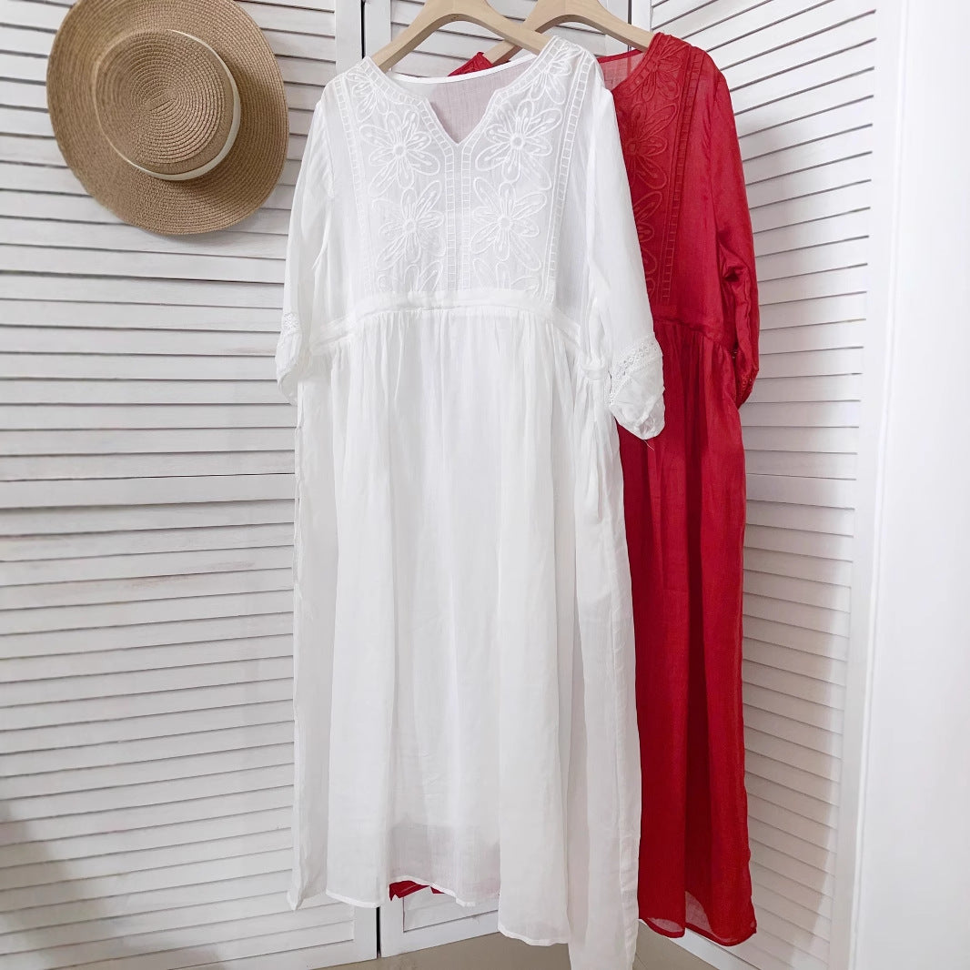 Femme Broderet Maxi-Kjole med V-Hals Stilla