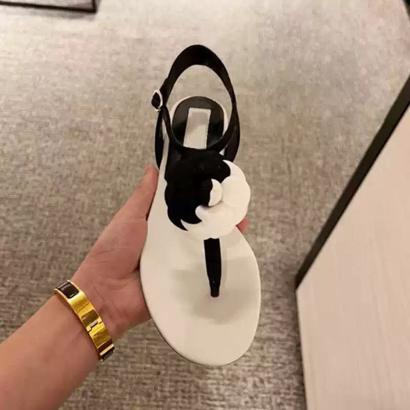 Dame sandaler med floral dekoration og komfortabel fodseng Stilla