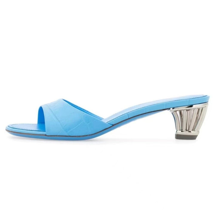 Femme Open-Toe Slide-Heels med moderne metallic detalje Stilla