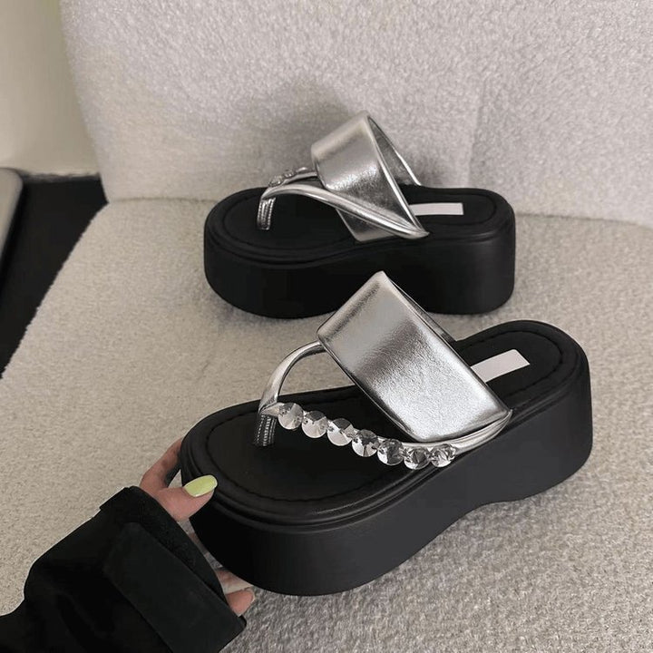 Dame plateau flip-flops med glitrende remdesign og komfortabelt fodseng Stilla