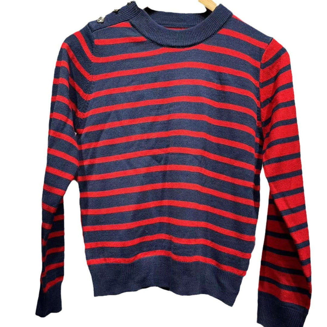 Dame strikpullover med trendy stribemønster og dekorative knapdetaljer Stilla