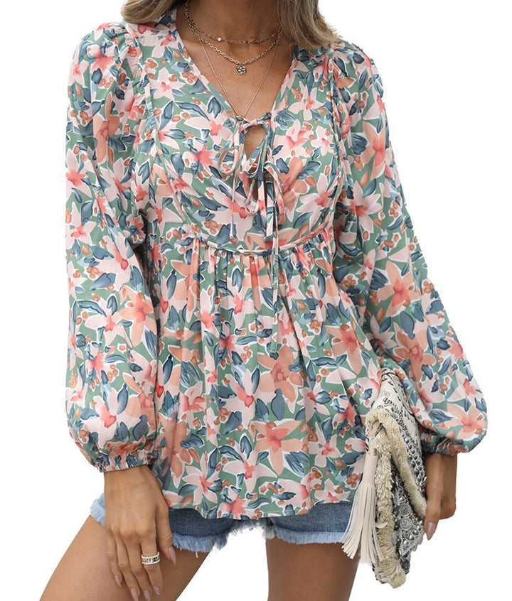 Damebluse med floralt design Stilla