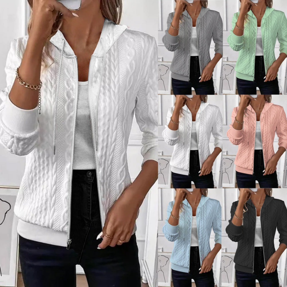 Dame strikjakke med hætte i elegant kabelstrikmønster Stilla