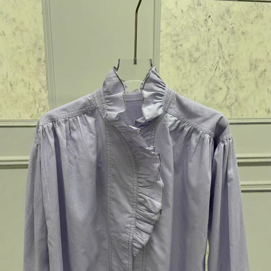 Dame Langærmet bluse med voluminøse ruffles detaljer og elegant krave Stilla