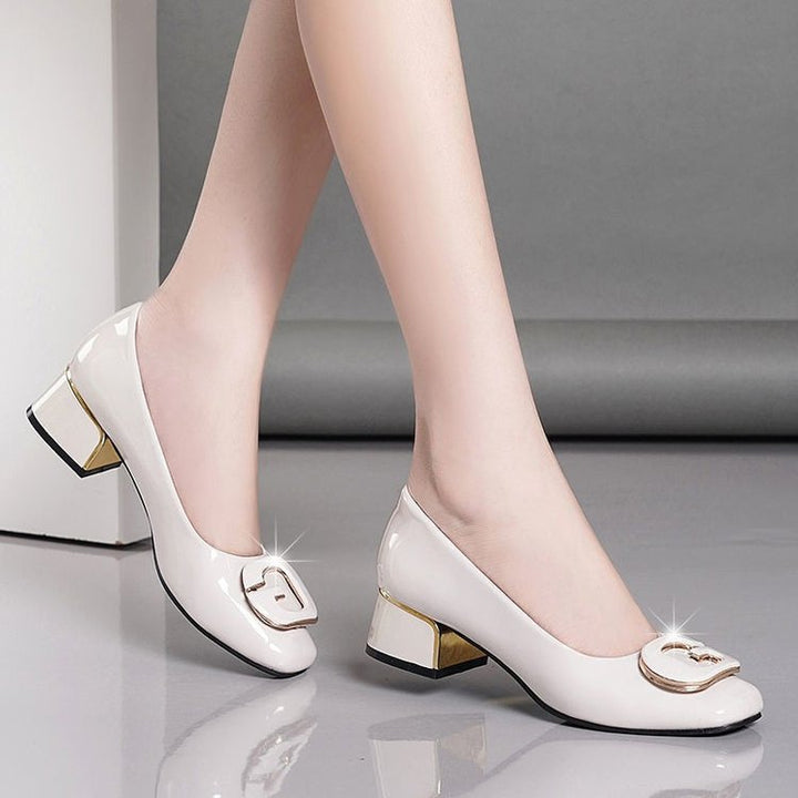 Dame elegante pumps med fashionable spænder og komfortabel blokhæle Stilla
