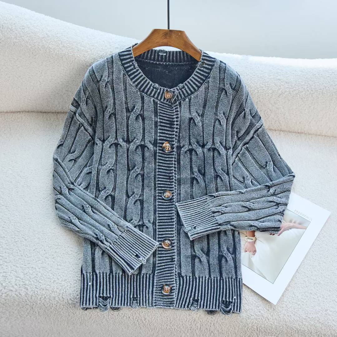 Kvinders cardigan med kabelmønster og knaplukning Stilla