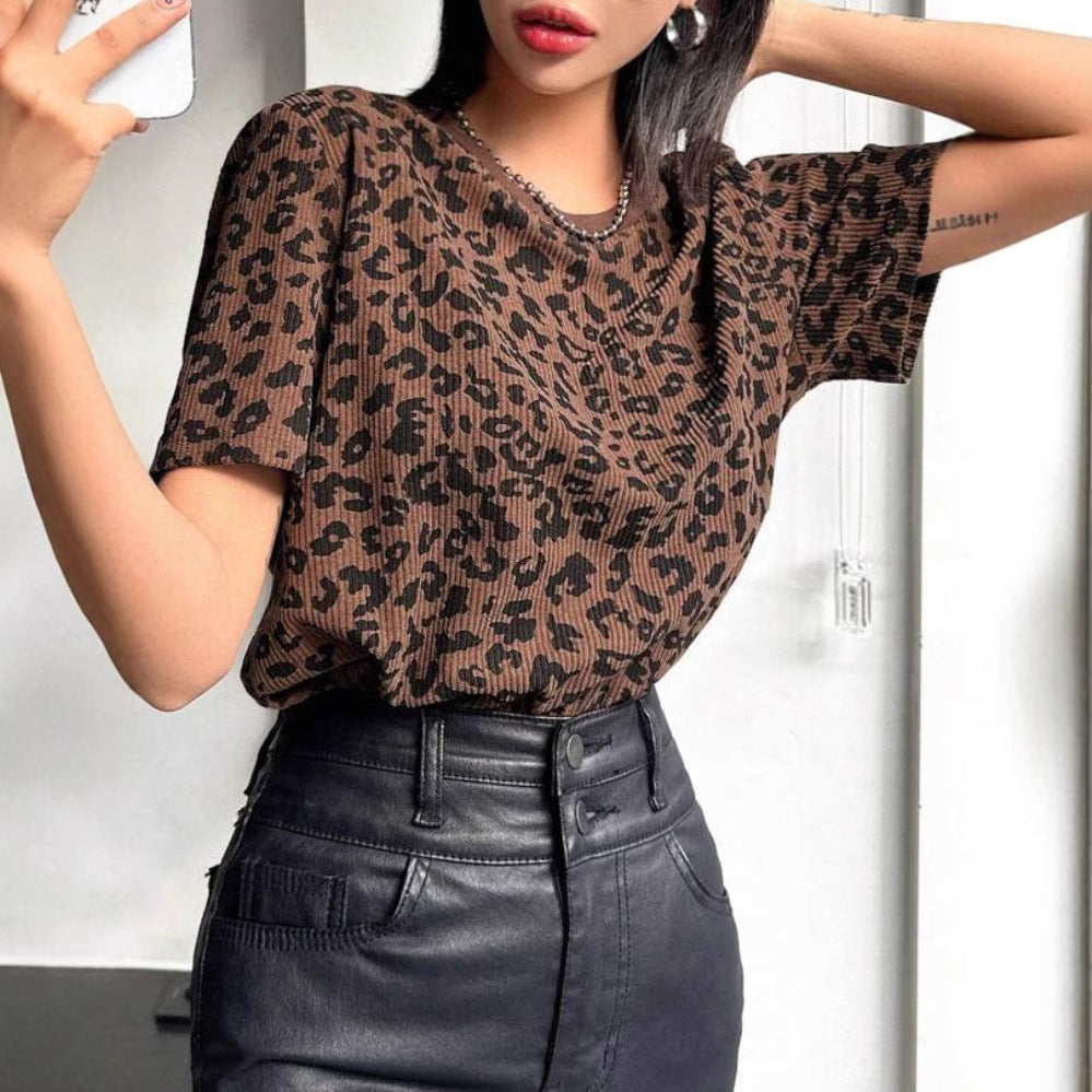 Dame afslappet T-shirt med struktureret leopardmønster Stilla