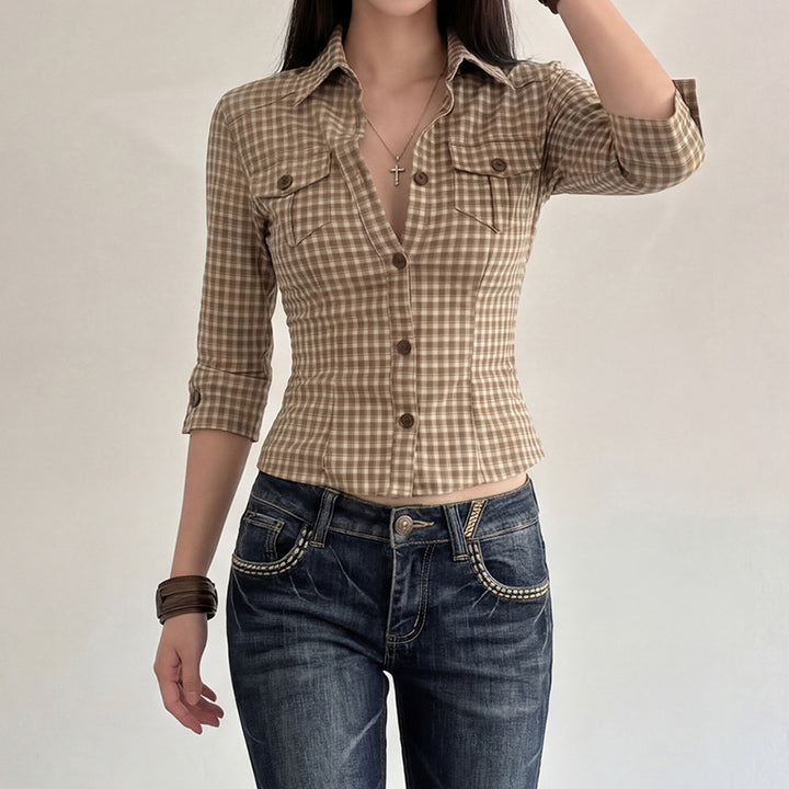 Dame ternet blouse med figursyet snit og brystlommer Skovae