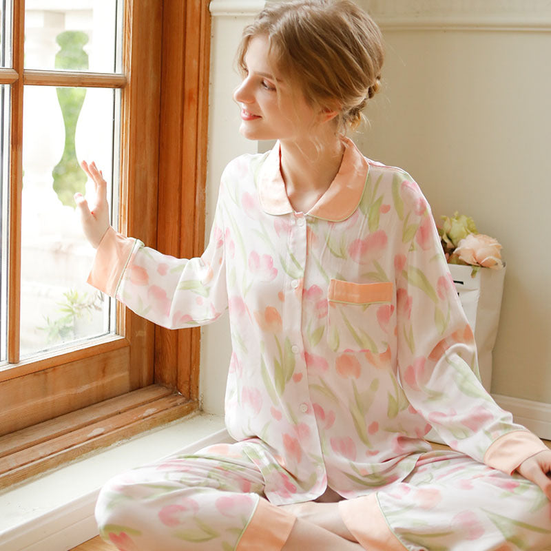 Dame satin pyjamasæt med delikat blomsterdesign og komfortabel pasform Stilla