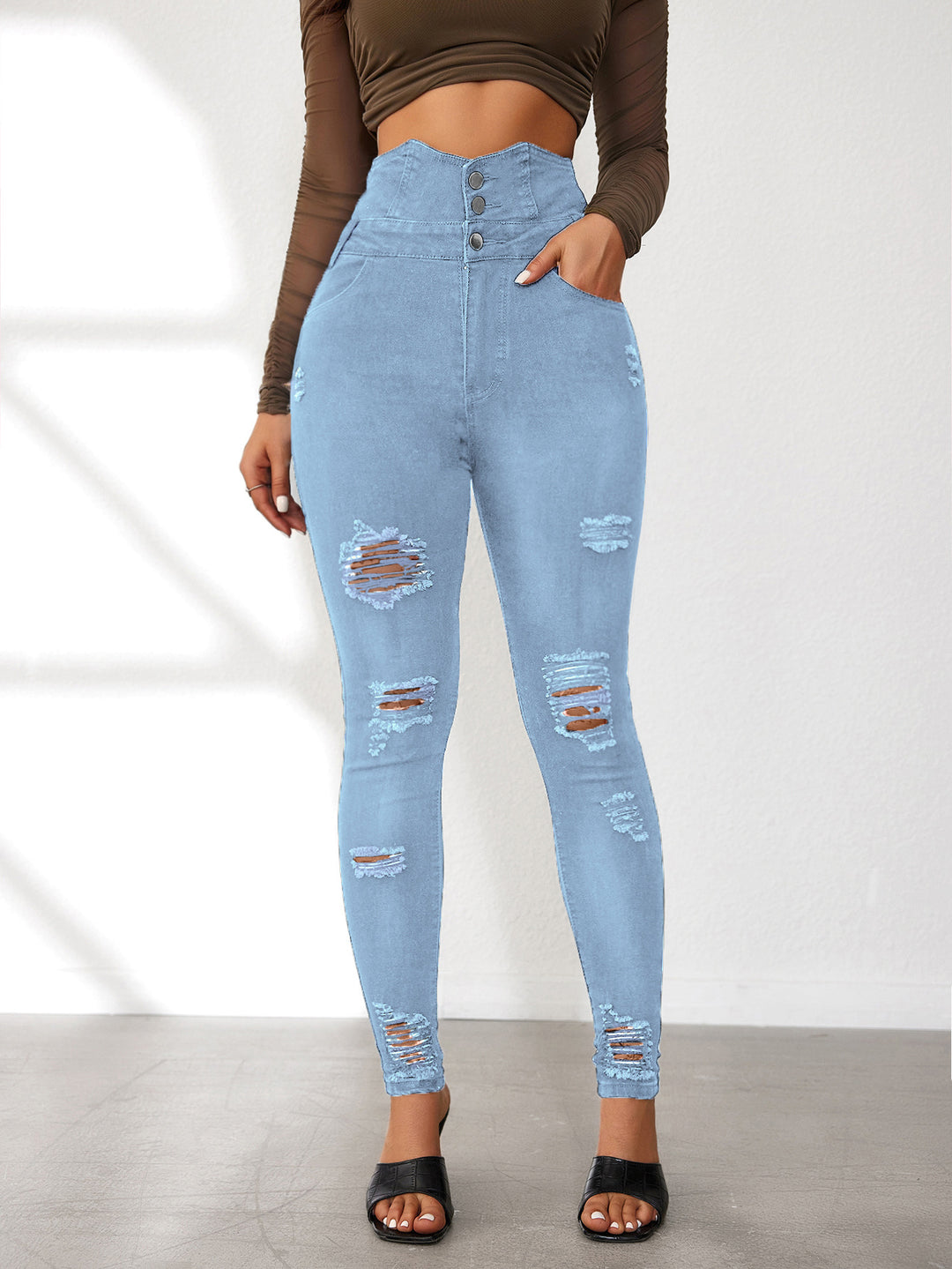 Dame Højtaljede Skinny Jeans i moderne Destroyed-look med knapdetaljer Stilla