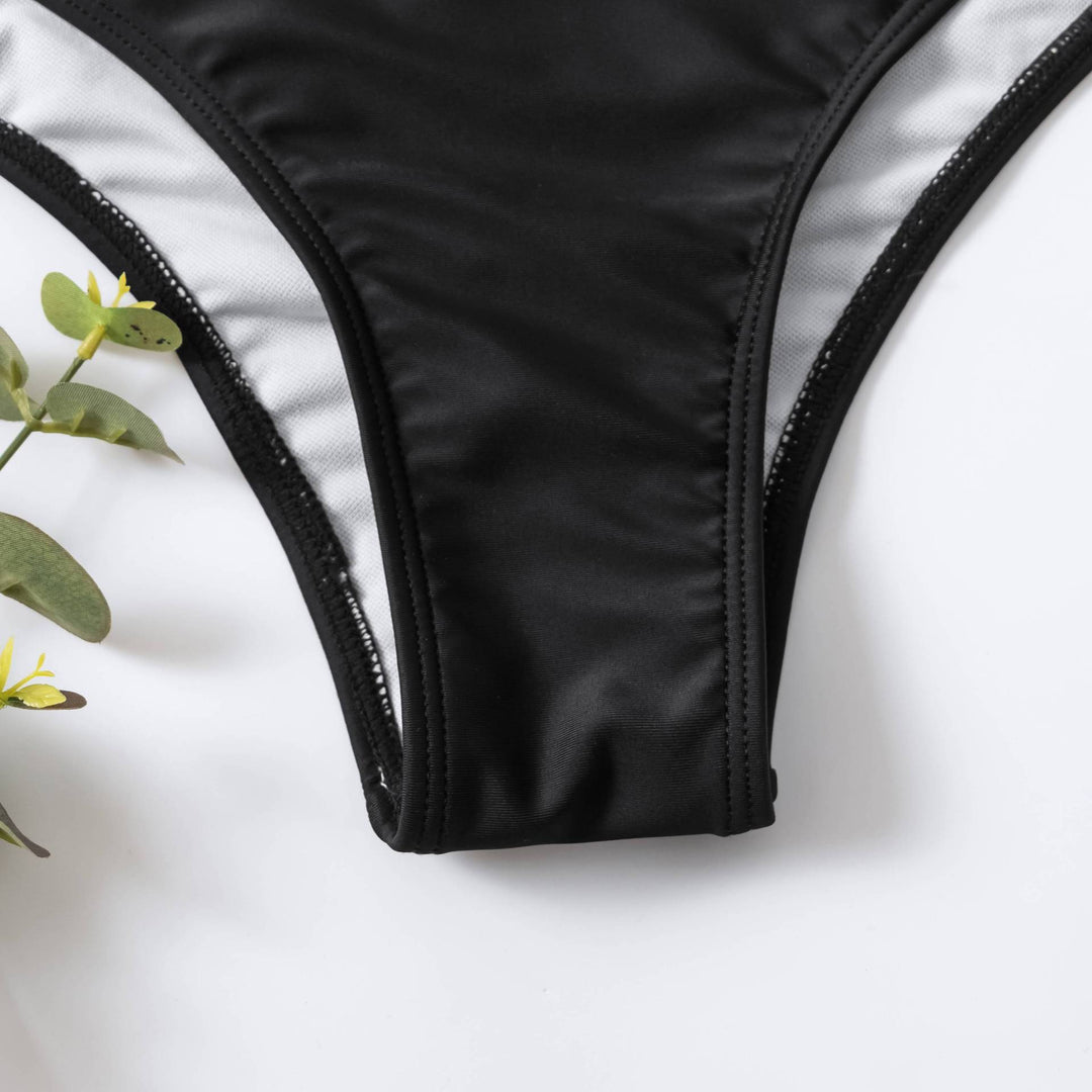 Dame bikini-sæt med asymmetrisk top og moderne farveblokdetaljer Stilla