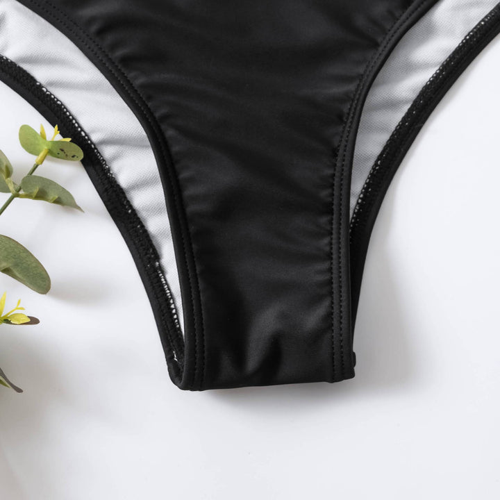 Dame bikini-sæt med asymmetrisk top og moderne farveblokdetaljer Stilla