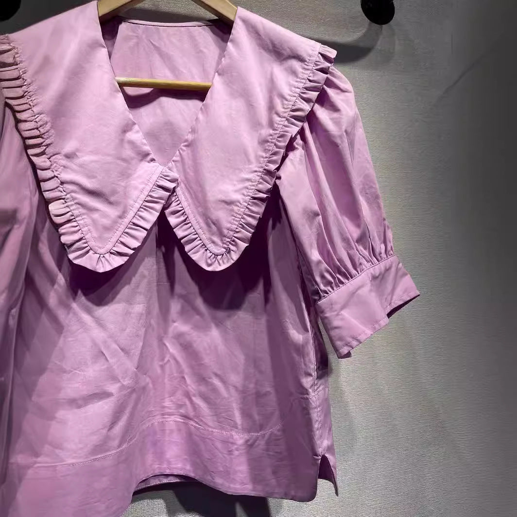 Damebluse med voluminøs krave og flæsedetaljer Stilla