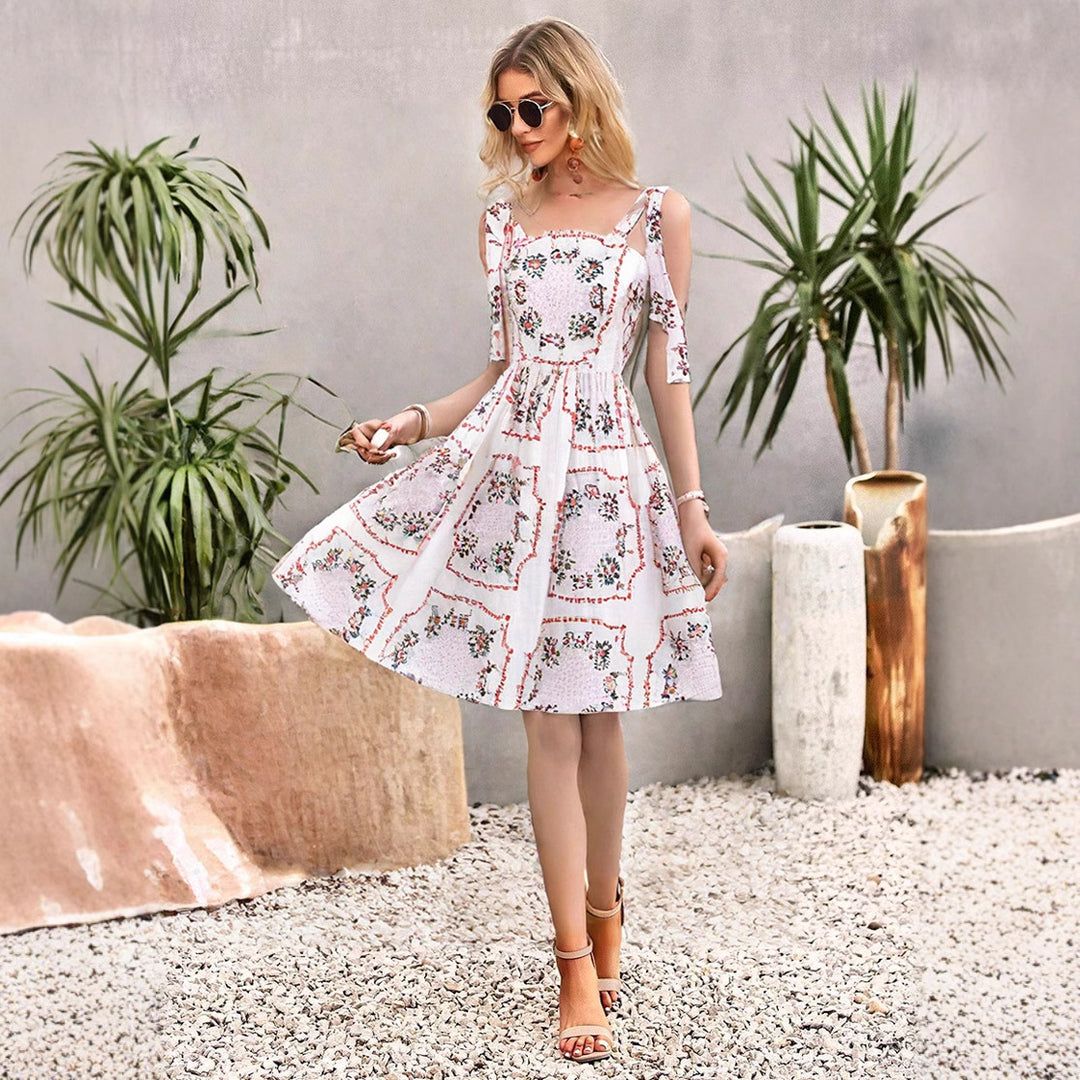 Dame Cold Shoulder Floral Mini Kjole Stilla
