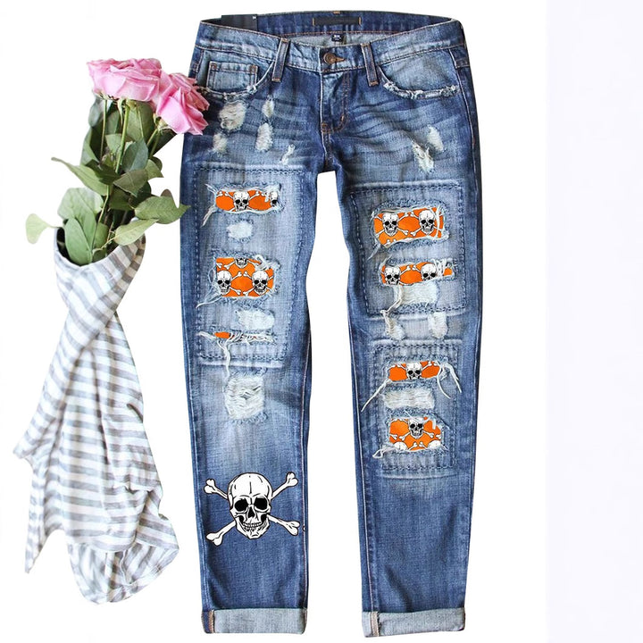 Damejeans med afslappet ripped-design og iøjnefaldende dødningehoved-applikationer Stilla