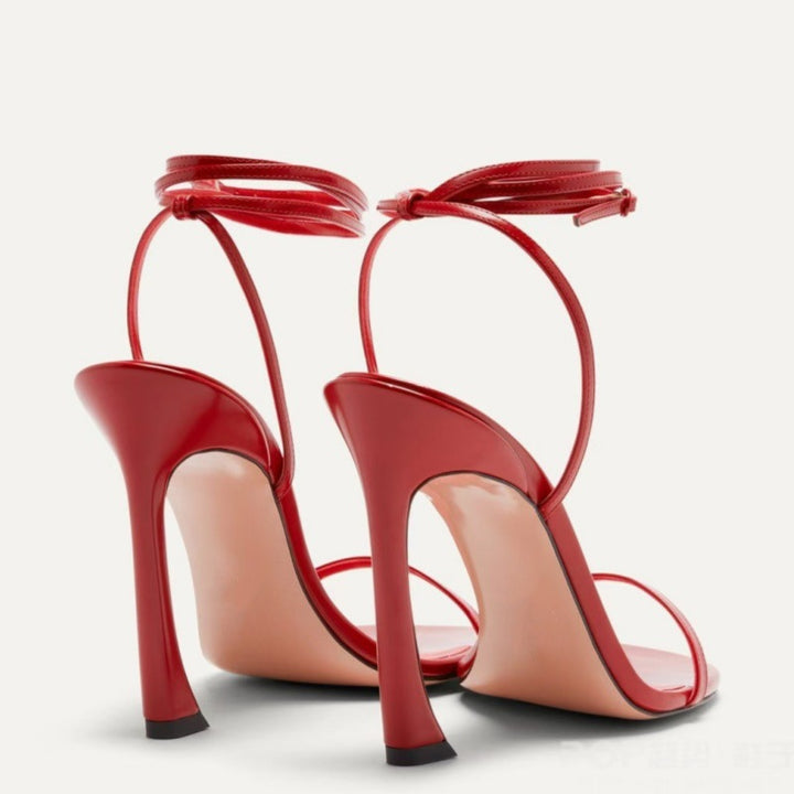 Dame High-Stiletto Riemchensandaler med arkitektonisk design Stilla