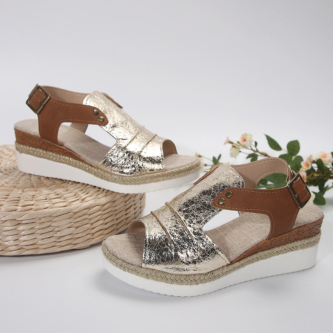 Dame Plateau-sandaler med justerbart rem-design og elegant glans Stilla