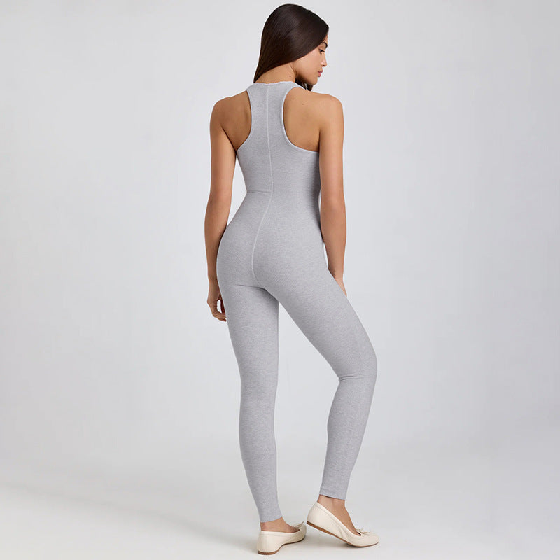 Dame figursyet jumpsuit med smalle stropper og glat finish Skovae