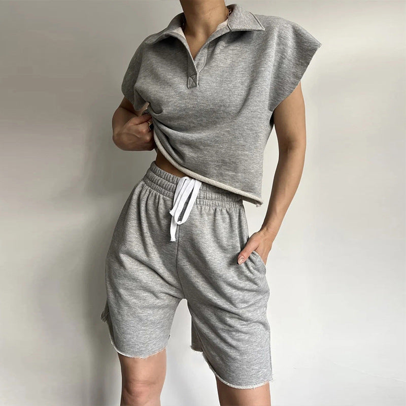 Kvinders casual fritidssæt med høj krave og elastiske shorts Skovae
