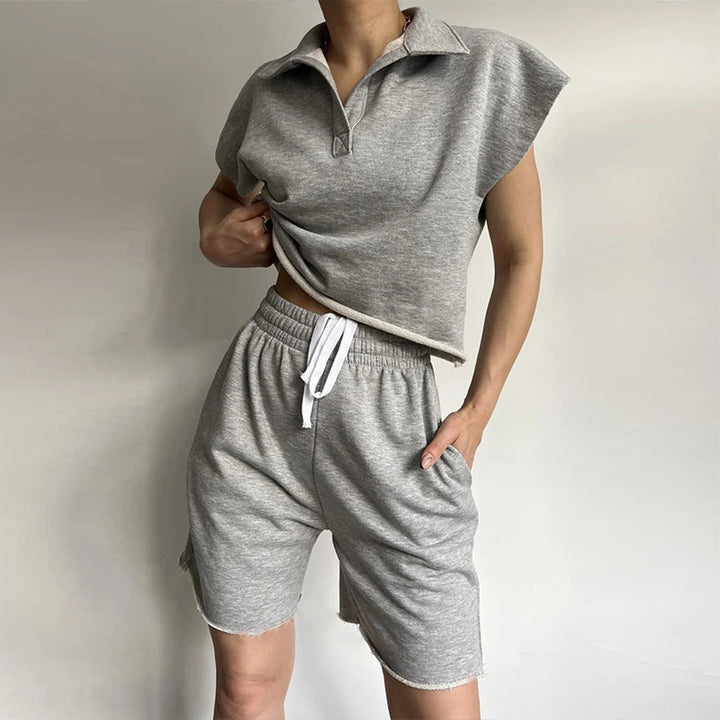 Kvinders casual fritidssæt med høj krave og elastiske shorts Skovae
