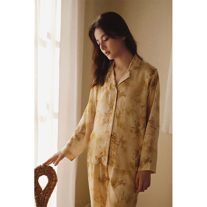 Dame Pyjamakombination med blomsterdesign og bløde materialer Stilla