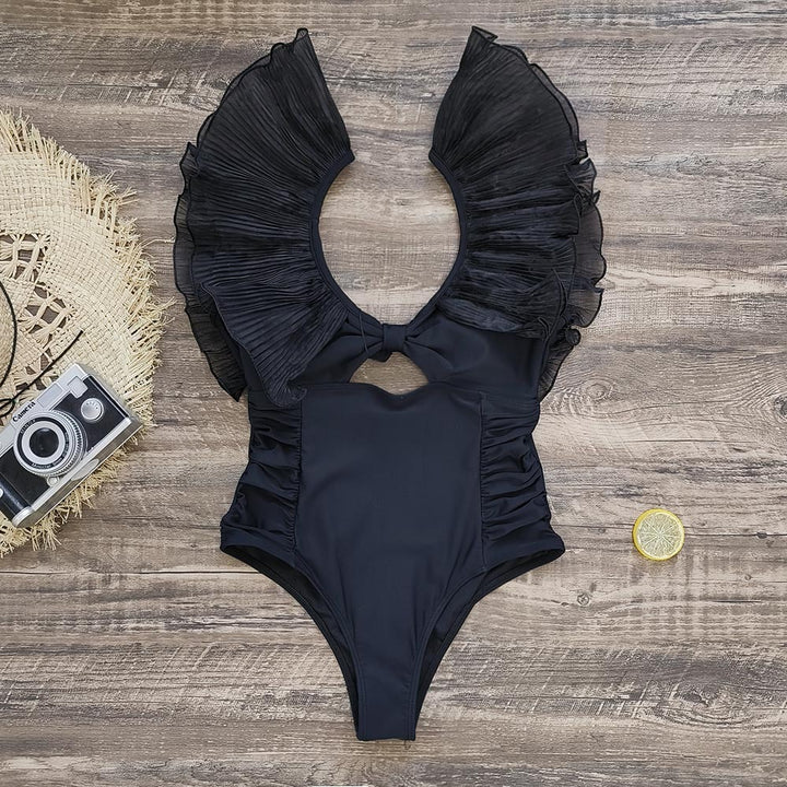Dame one-piece badedragt med voluminøse flæsedetaljer og elegant V-udskæring Stilla
