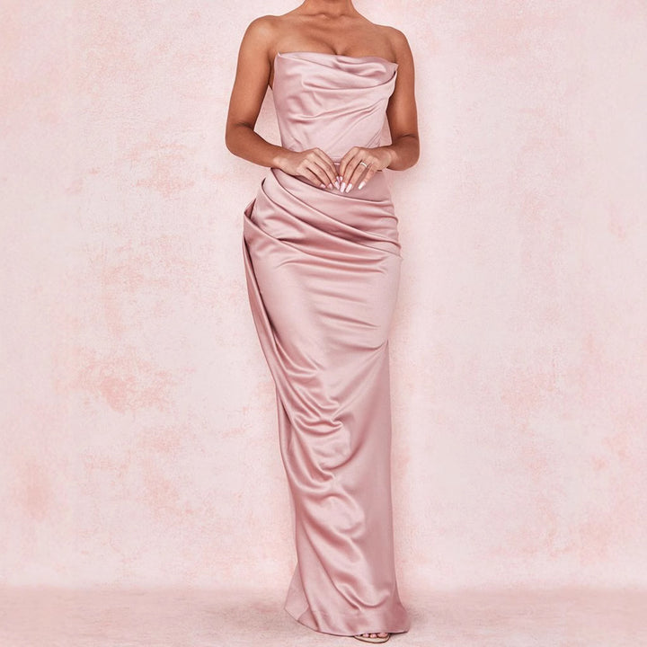 Dame Elegant strapless Maxikjole med innovativt draperingsdesign Stilla