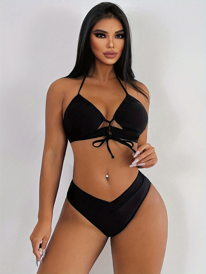 Dame trekant bikini med justerbar ryg og trendy cut-out detalje