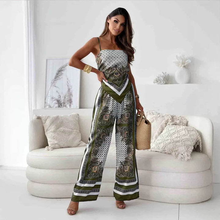 Dame jumpsuit i elegant vidde snit med raffinerede mønstre og stropper Stilla