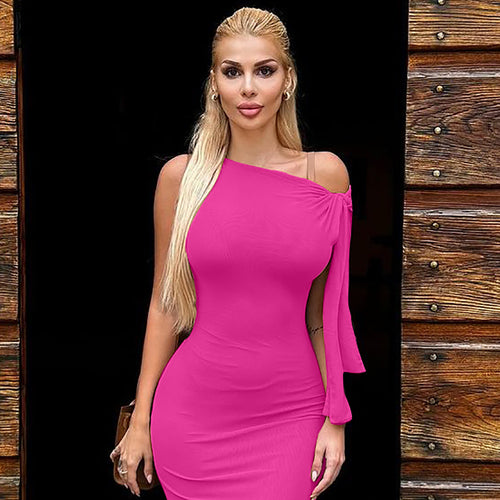 Dame Tætsiddende One-Shoulder Kjole med elegante Rynker Stilla