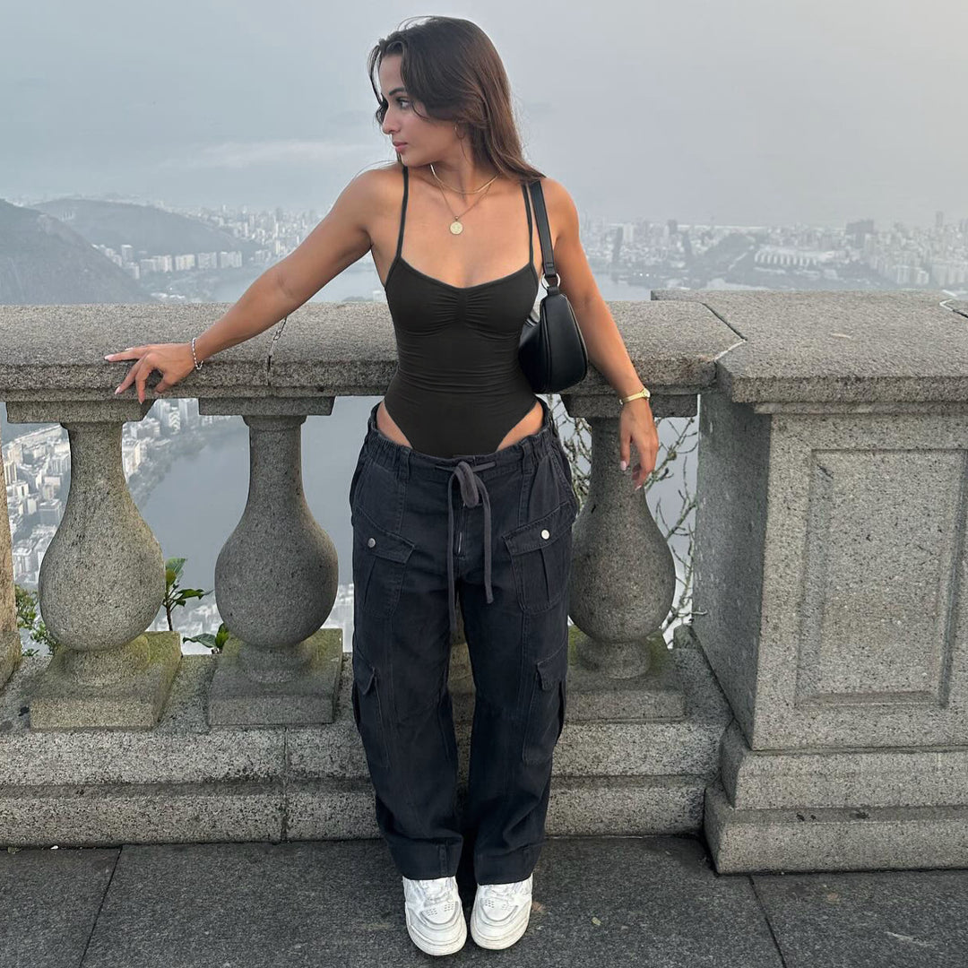 Dame mode top med raffineret draperingsdesign Skovae